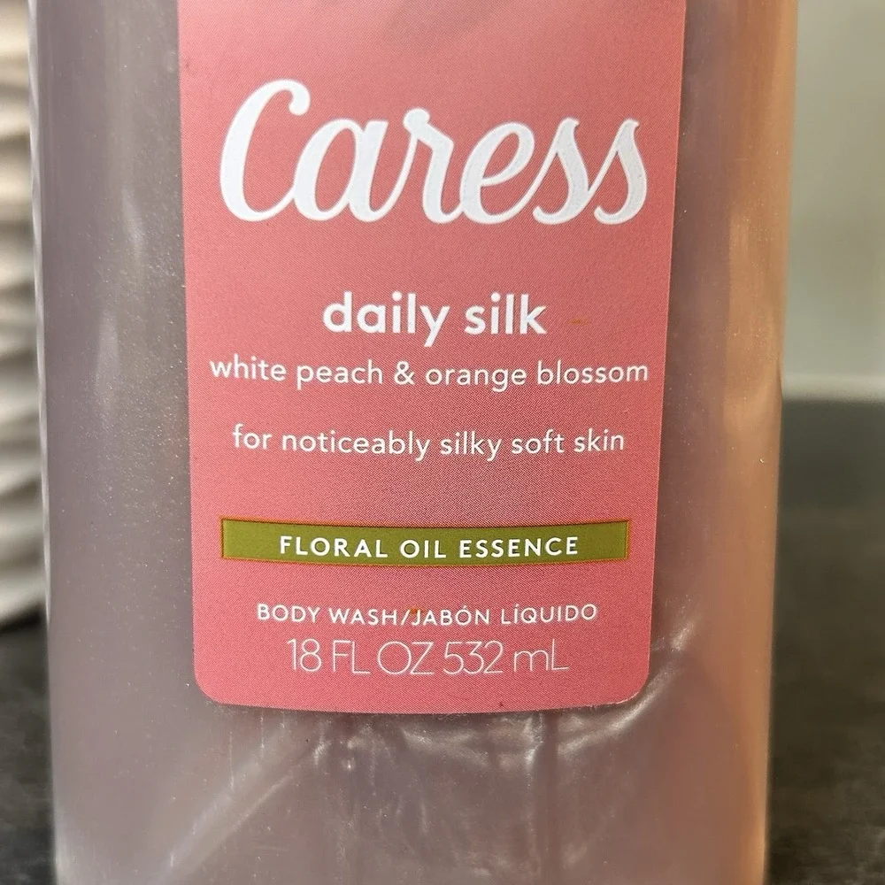 Caress Daily‎ Silk with Floral Oil Essences White Peach & Orange Body Wash 18 oz